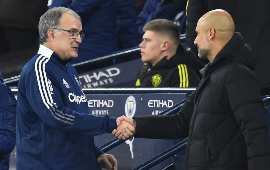 Marcelo Bielsa saluta Pep Guardiola